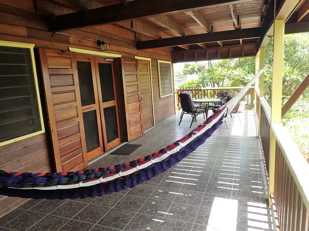 Driftwood Gardens Guesthouse Placencia Exterior photo