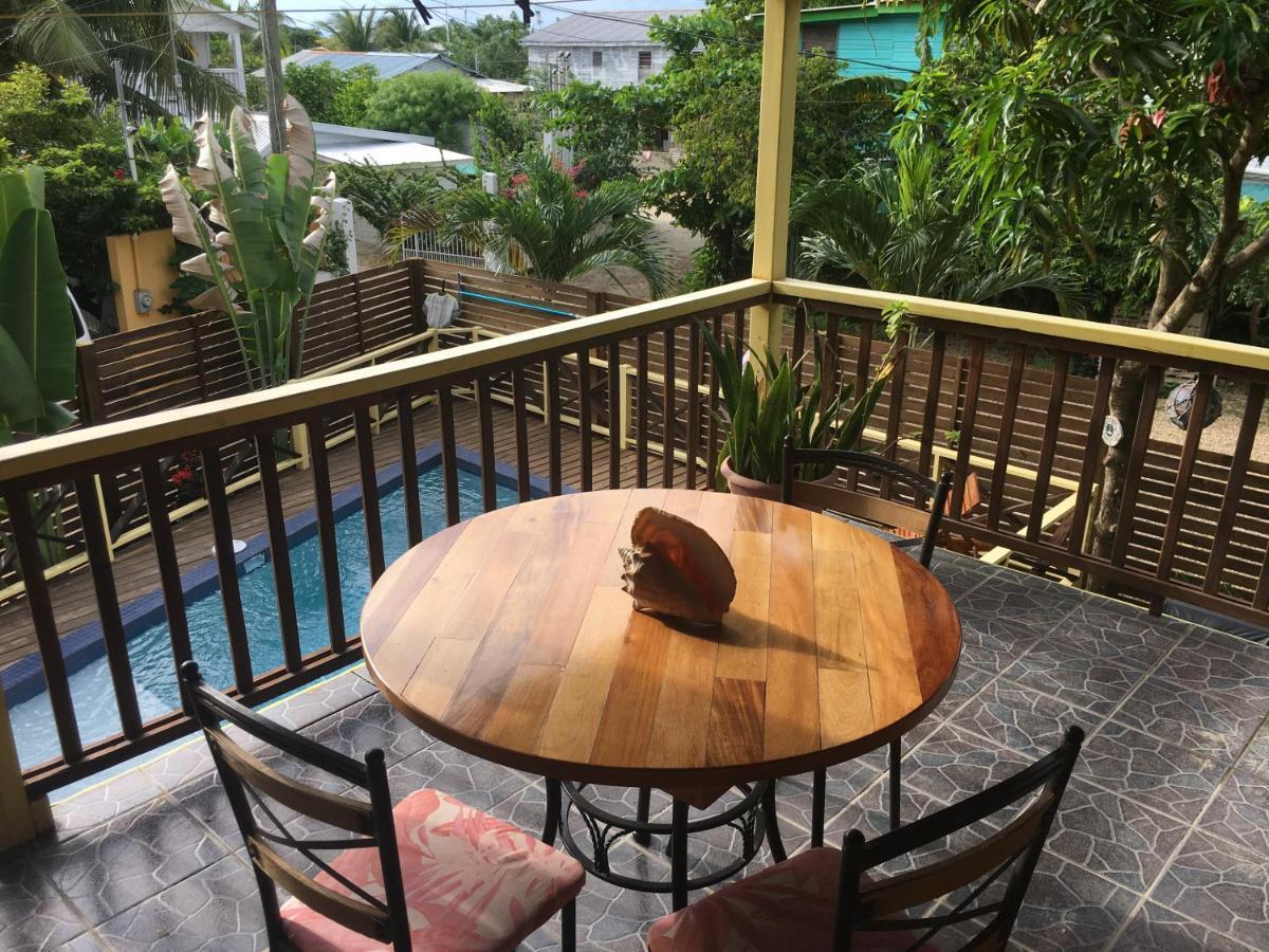 Driftwood Gardens Guesthouse Placencia Exterior photo
